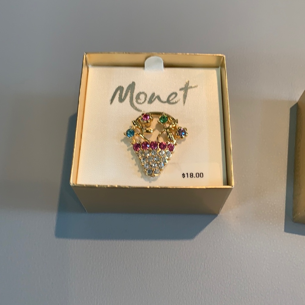 Monet Brooch NWT‎